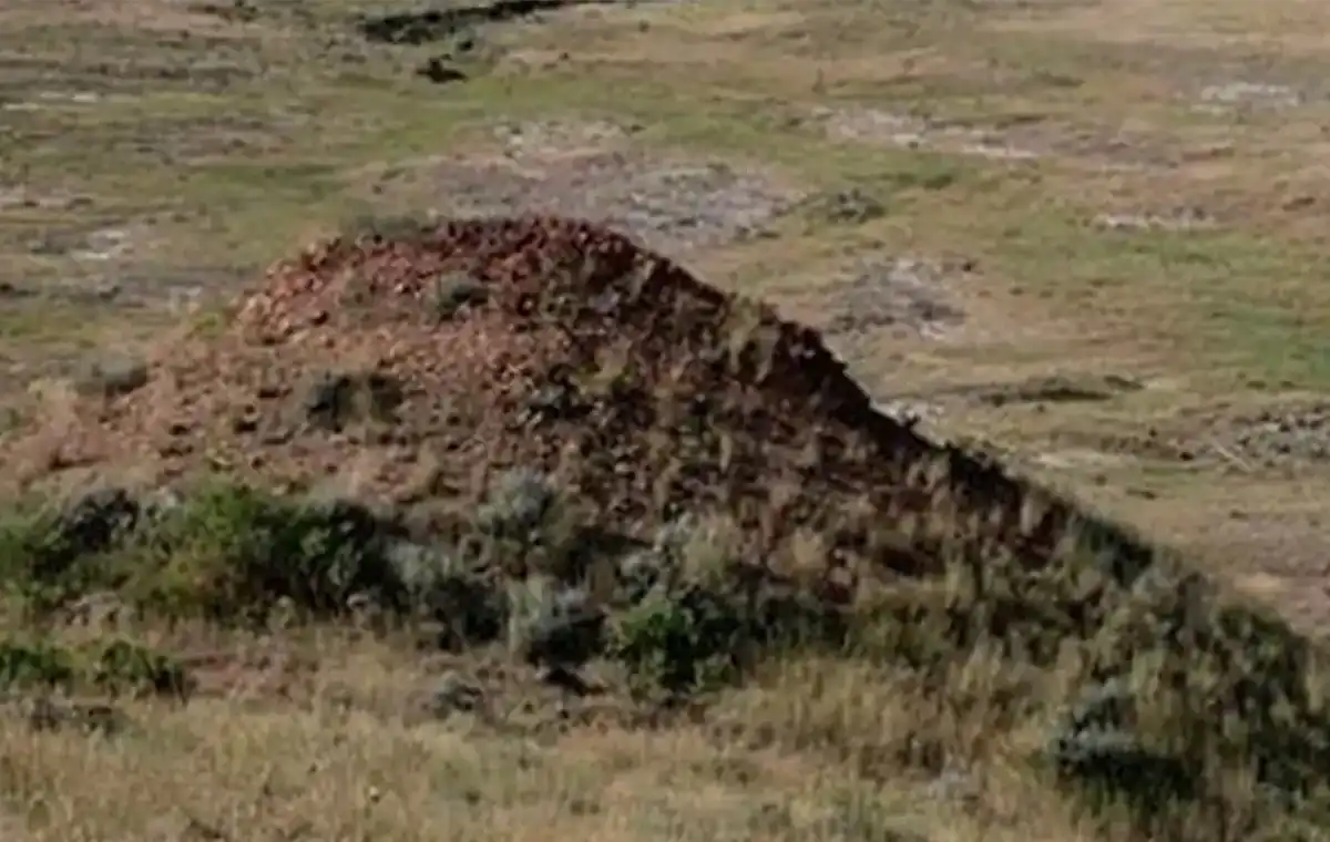 قبر گبری در شیب تپه