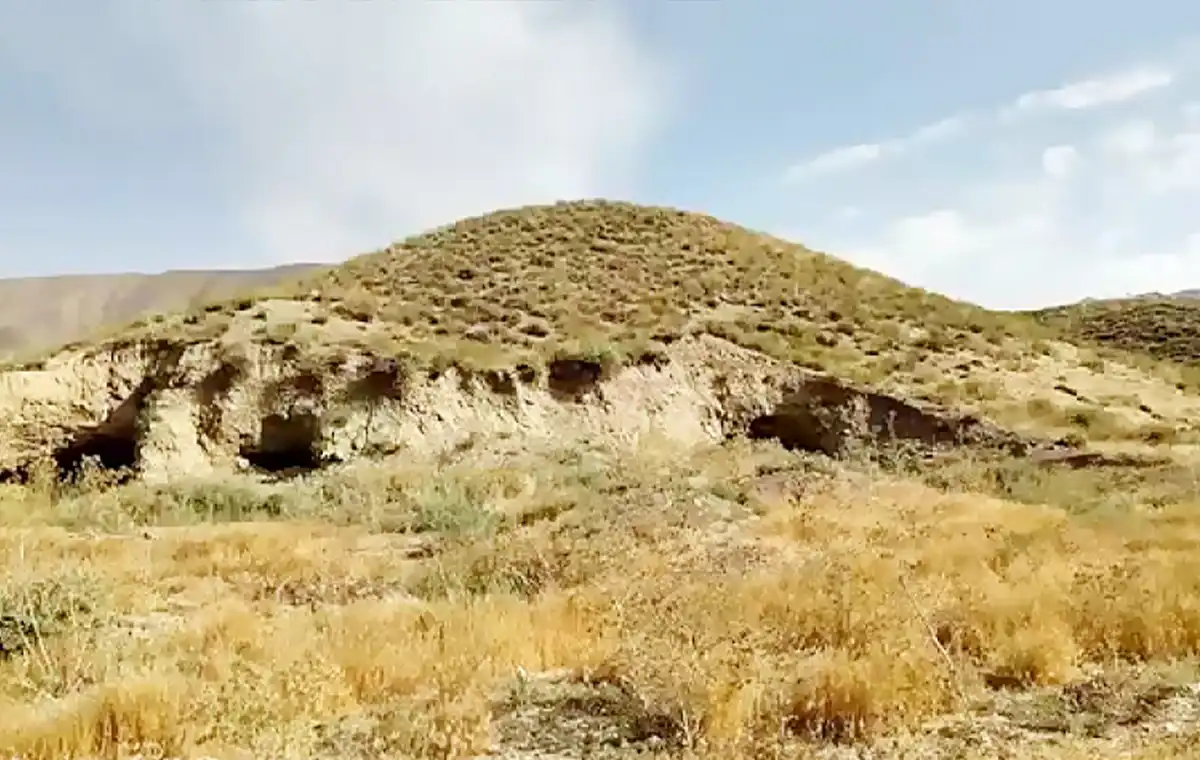 عمق دفینه در تپه های کوچک